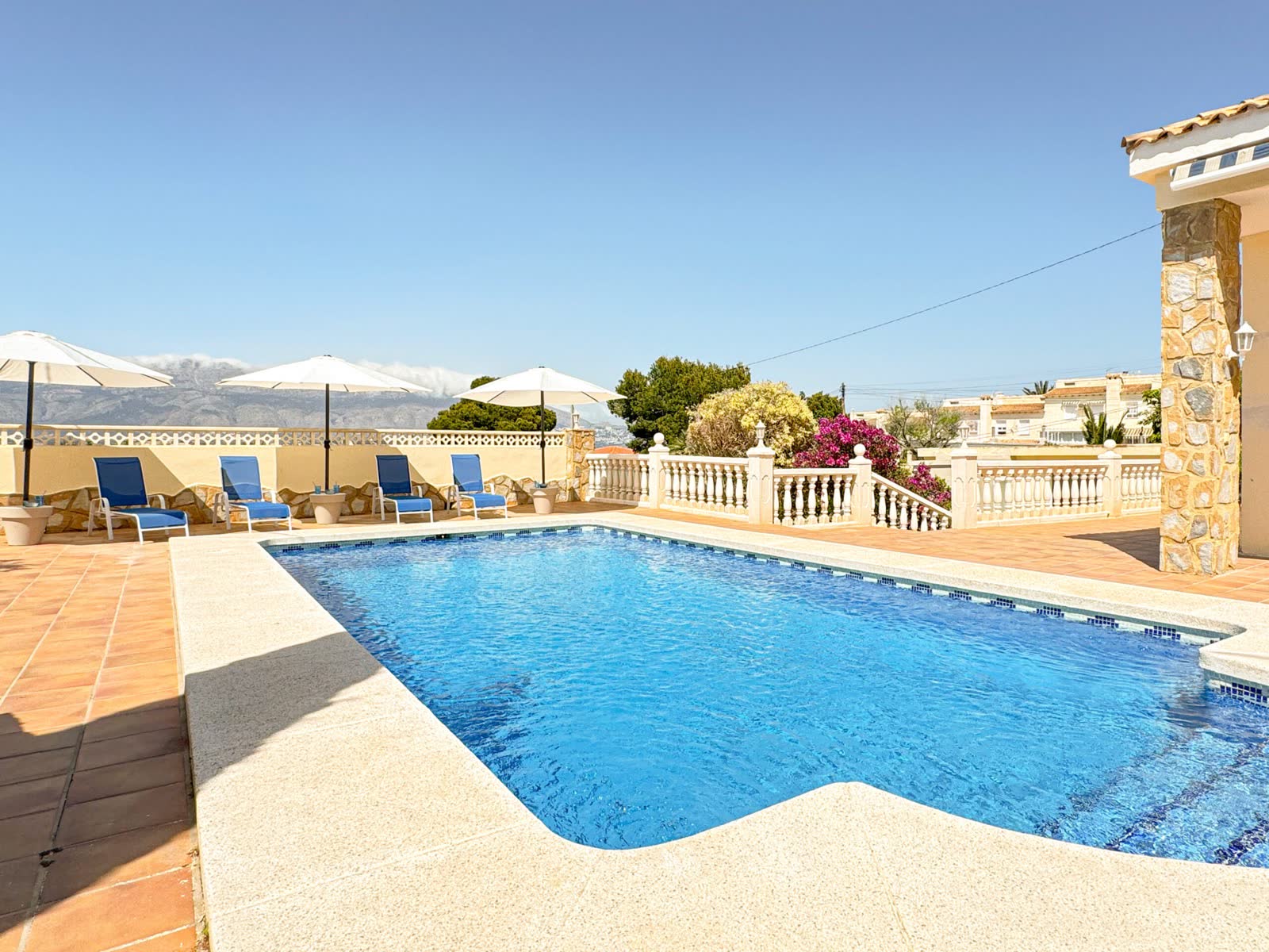 Book your getaway in the sun of Albir
